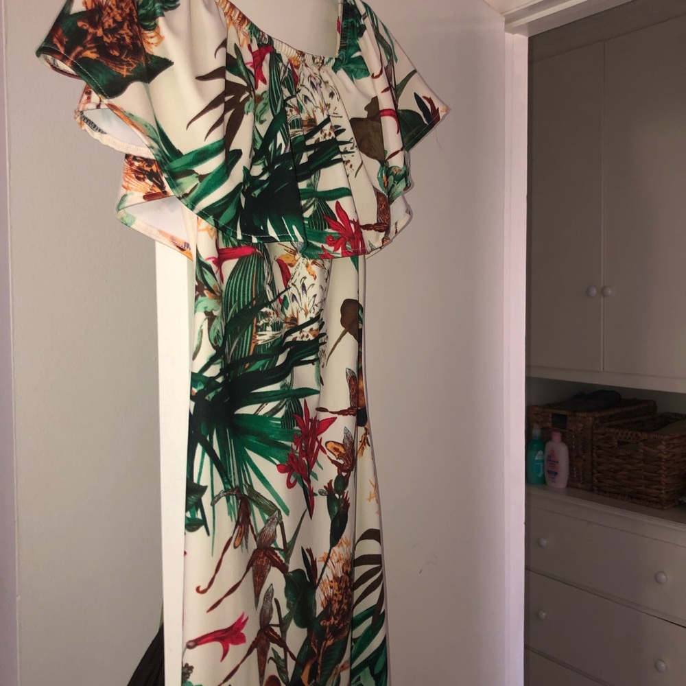 Tropical figure hugging maxi dress